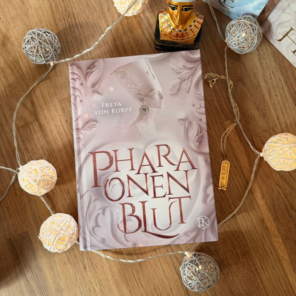 Pharaonenblut (Band 1) – Hardcover, signiert, mit Farbschnitt + Charakterkarten